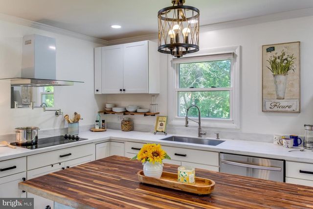 5900 HANNA RD, Sykesville, MD 21784
