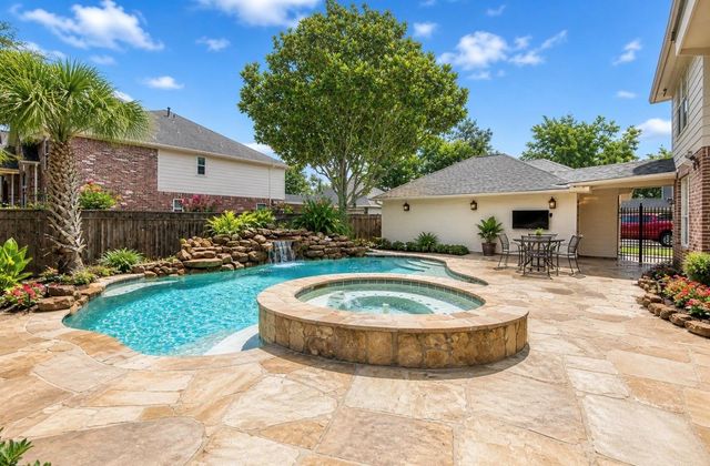 3 Amberstone Drive, Sugar Land, TX 77479
