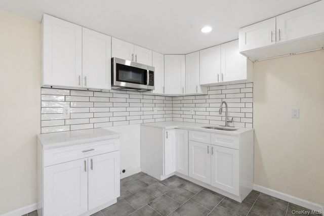 41 Madison Avenue, Amityville, NY 11701