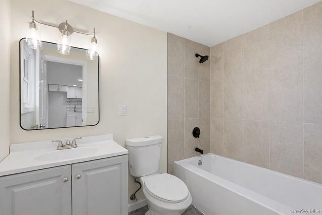 41 Madison Avenue, Amityville, NY 11701