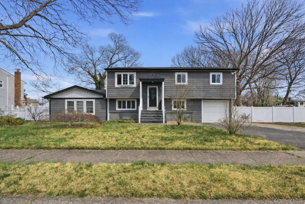 41 Madison Avenue, Amityville, NY 11701