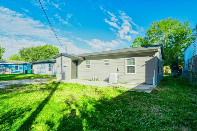 303 Park Street, Baytown, TX 77520