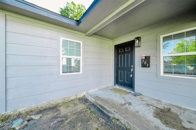 303 Park Street, Baytown, TX 77520