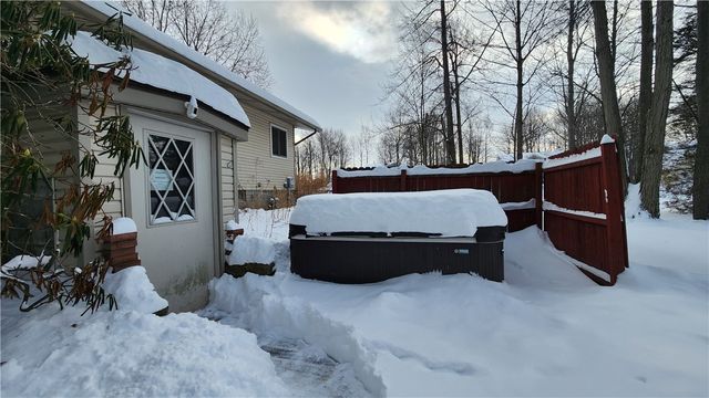 2071 Stonehedge Drive, Ontario, NY 14519