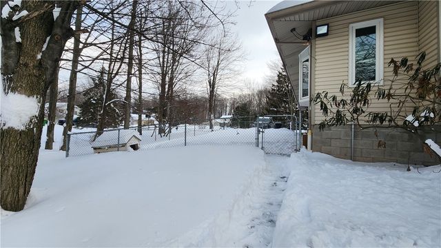 2071 Stonehedge Drive, Ontario, NY 14519
