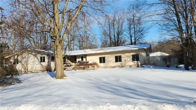 2071 Stonehedge Drive, Ontario, NY 14519