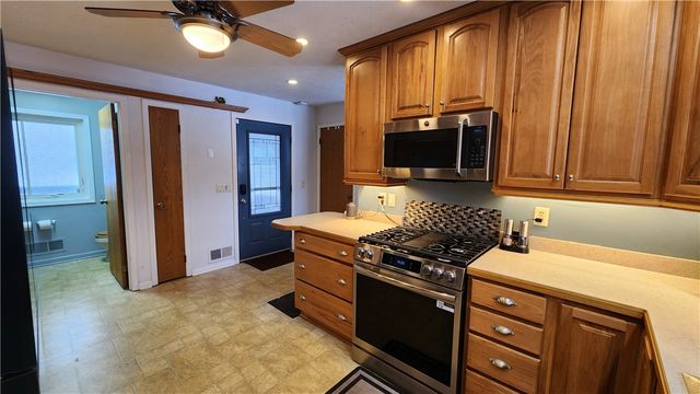 2071 Stonehedge Drive, Ontario, NY 14519