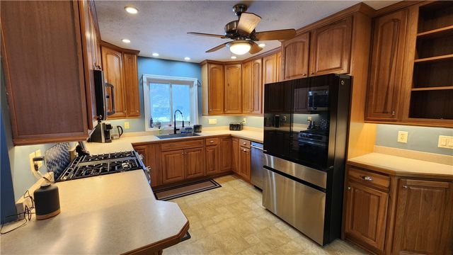 2071 Stonehedge Drive, Ontario, NY 14519