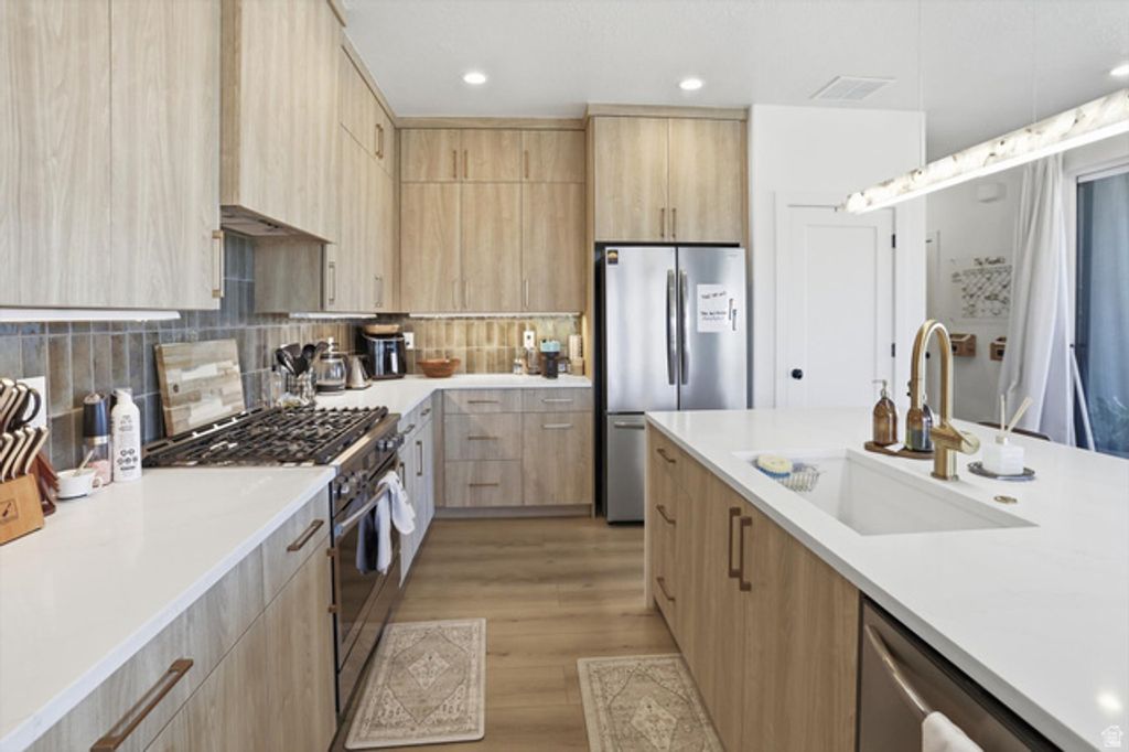 Image 13 of property listing at 6962 W TERRAINE RD #137, West Jordan, UT 84081