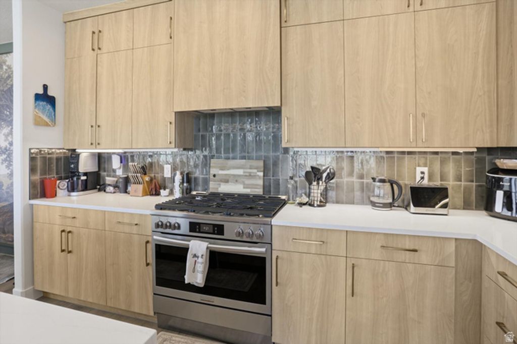 Image 15 of property listing at 6962 W TERRAINE RD #137, West Jordan, UT 84081