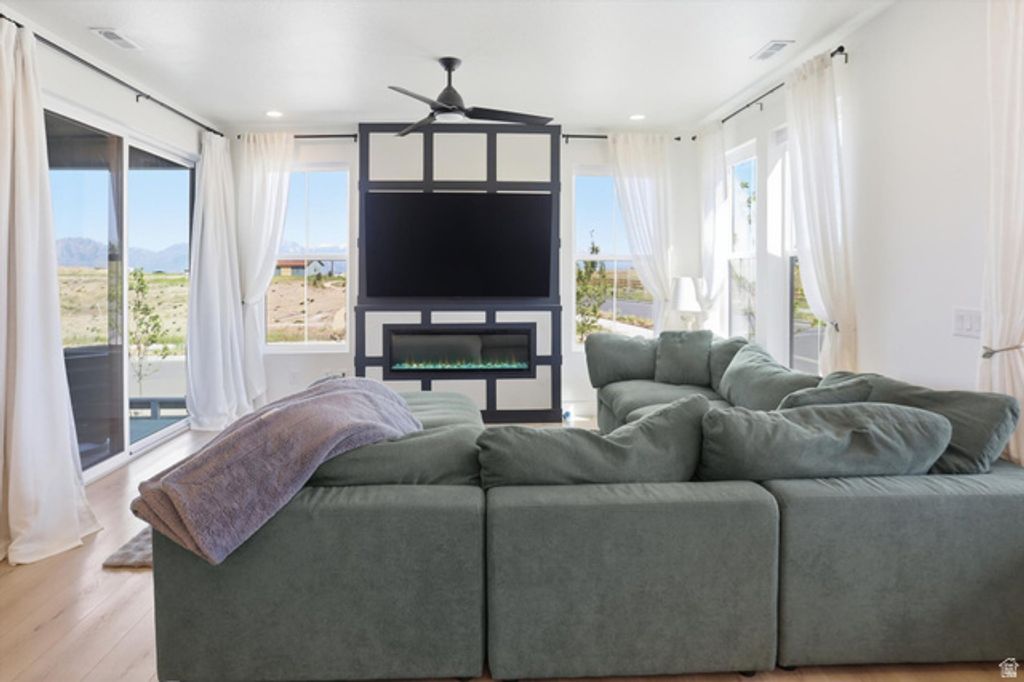 Image 5 of property listing at 6962 W TERRAINE RD #137, West Jordan, UT 84081