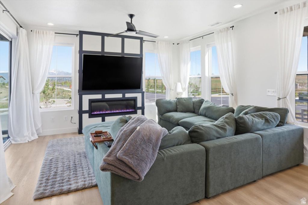Image 6 of property listing at 6962 W TERRAINE RD #137, West Jordan, UT 84081