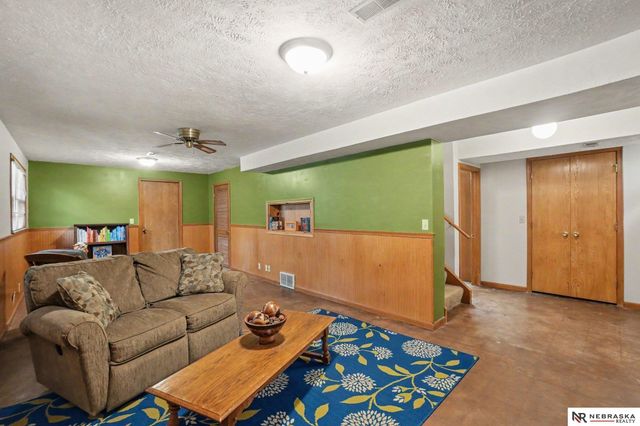 9225 Spaulding Street, Omaha, NE 68134