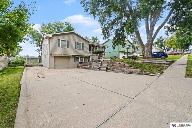 9225 Spaulding Street, Omaha, NE 68134