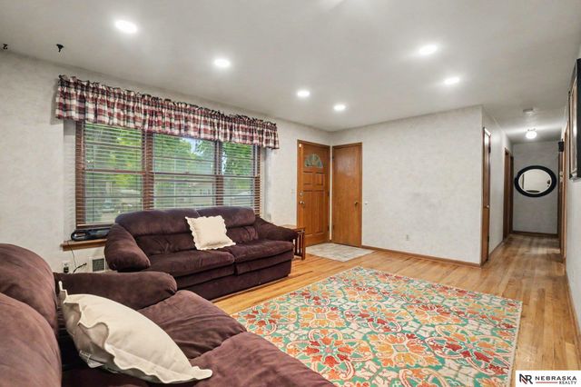 9225 Spaulding Street, Omaha, NE 68134