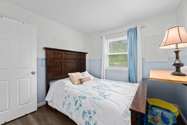 6405 N Hazelwood Avenue, Davenport, IA 52806