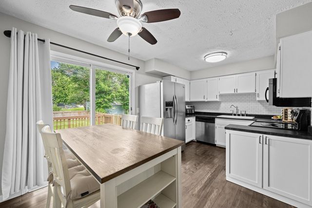 6405 N Hazelwood Avenue, Davenport, IA 52806