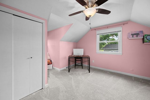 6405 N Hazelwood Avenue, Davenport, IA 52806