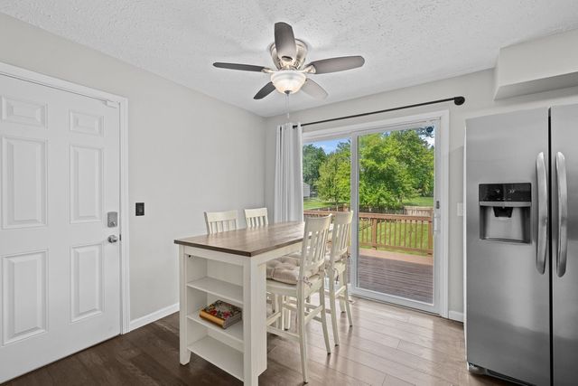 6405 N Hazelwood Avenue, Davenport, IA 52806