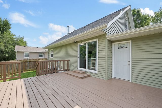 6405 N Hazelwood Avenue, Davenport, IA 52806