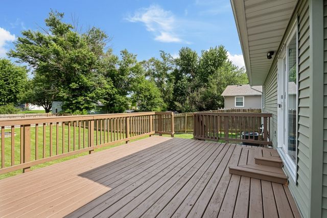 6405 N Hazelwood Avenue, Davenport, IA 52806