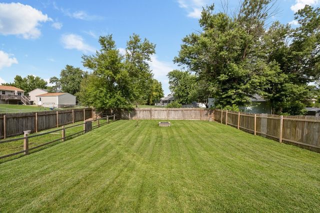 6405 N Hazelwood Avenue, Davenport, IA 52806