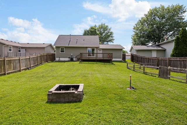 6405 N Hazelwood Avenue, Davenport, IA 52806