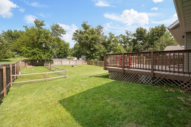 6405 N Hazelwood Avenue, Davenport, IA 52806