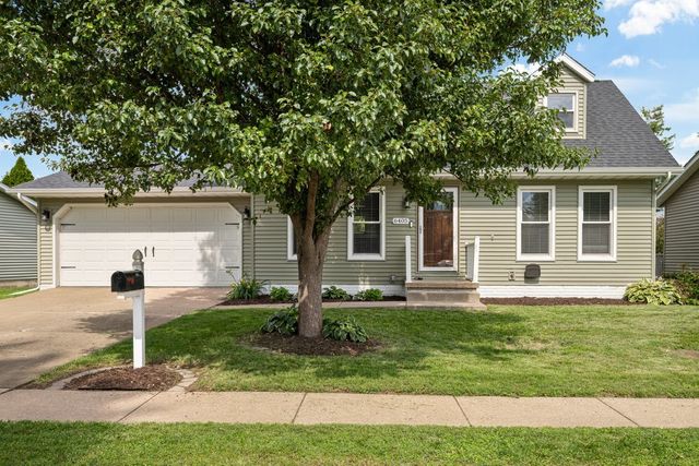 6405 N Hazelwood Avenue, Davenport, IA 52806