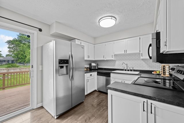 6405 N Hazelwood Avenue, Davenport, IA 52806