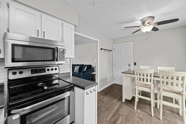 6405 N Hazelwood Avenue, Davenport, IA 52806