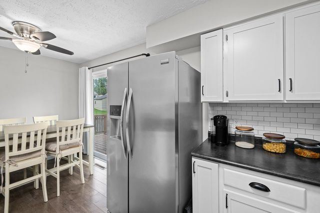 6405 N Hazelwood Avenue, Davenport, IA 52806