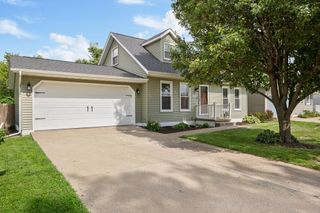 6405 N Hazelwood Avenue, Davenport, IA 52806