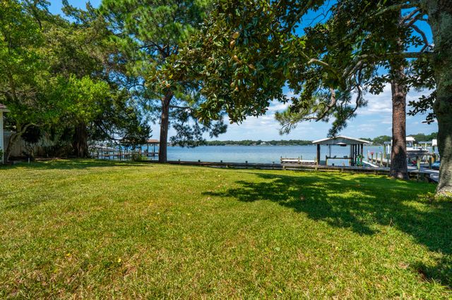 3 Carl Brandt Drive, Shalimar, FL 32579
