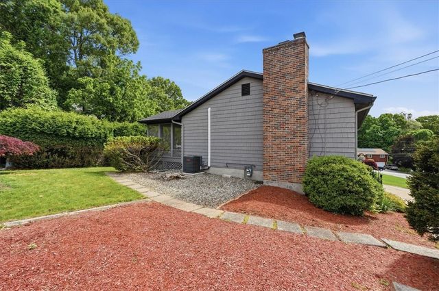 101 Manchester Farm Road, North Providence, RI 02904