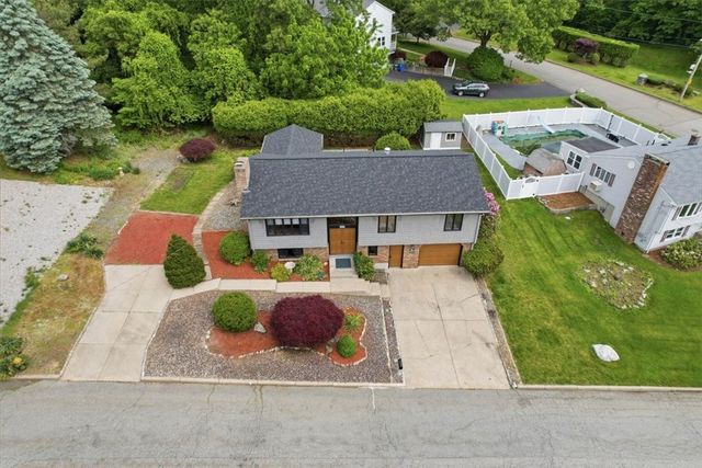 101 Manchester Farm Road, North Providence, RI 02904