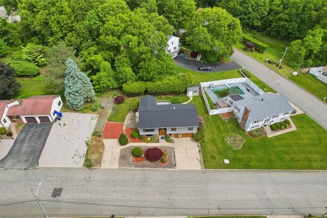 101 Manchester Farm Road, North Providence, RI 02904