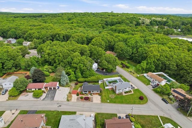 101 Manchester Farm Road, North Providence, RI 02904