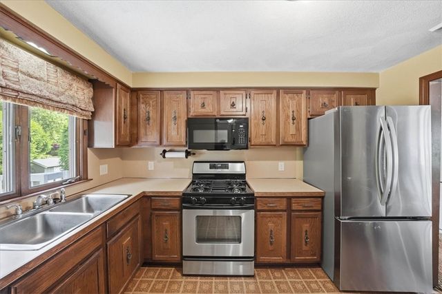 101 Manchester Farm Road, North Providence, RI 02904