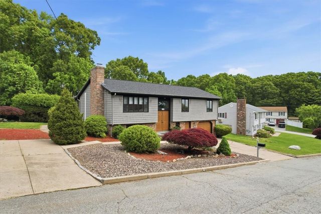 101 Manchester Farm Road, North Providence, RI 02904
