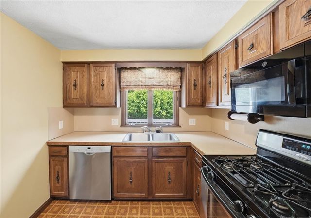 101 Manchester Farm Road, North Providence, RI 02904