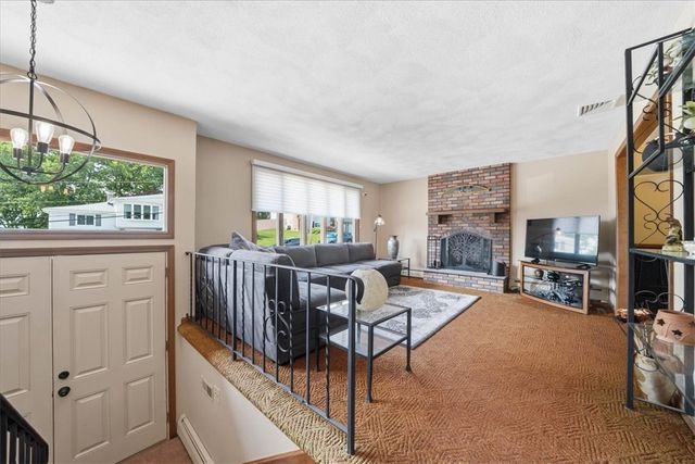 101 Manchester Farm Road, North Providence, RI 02904