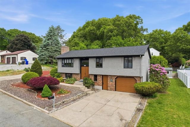 101 Manchester Farm Road, North Providence, RI 02904