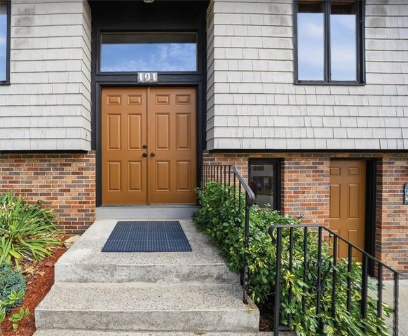 101 Manchester Farm Road, North Providence, RI 02904