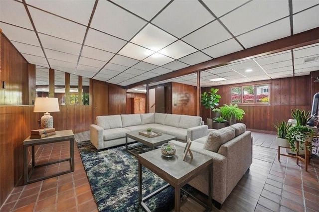 101 Manchester Farm Road, North Providence, RI 02904