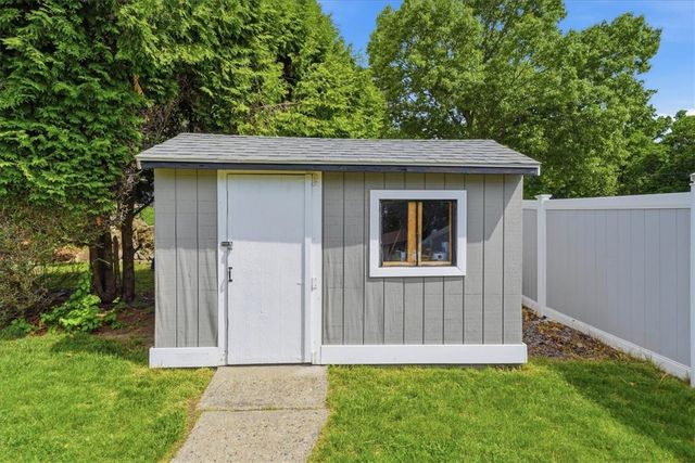 101 Manchester Farm Road, North Providence, RI 02904