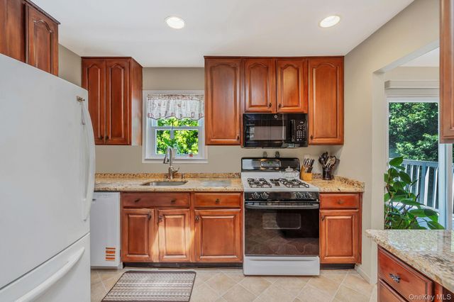 15 Peters Lane, Port Jefferson Station, NY 11776