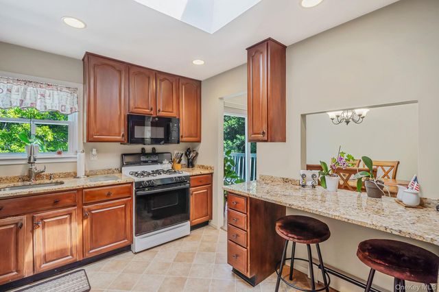 15 Peters Lane, Port Jefferson Station, NY 11776
