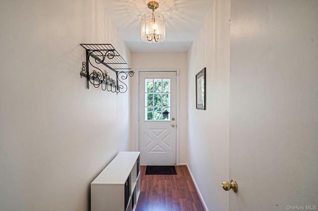 15 Peters Lane, Port Jefferson Station, NY 11776