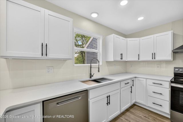 4221 Chickory Lane, Lansing, MI 48910
